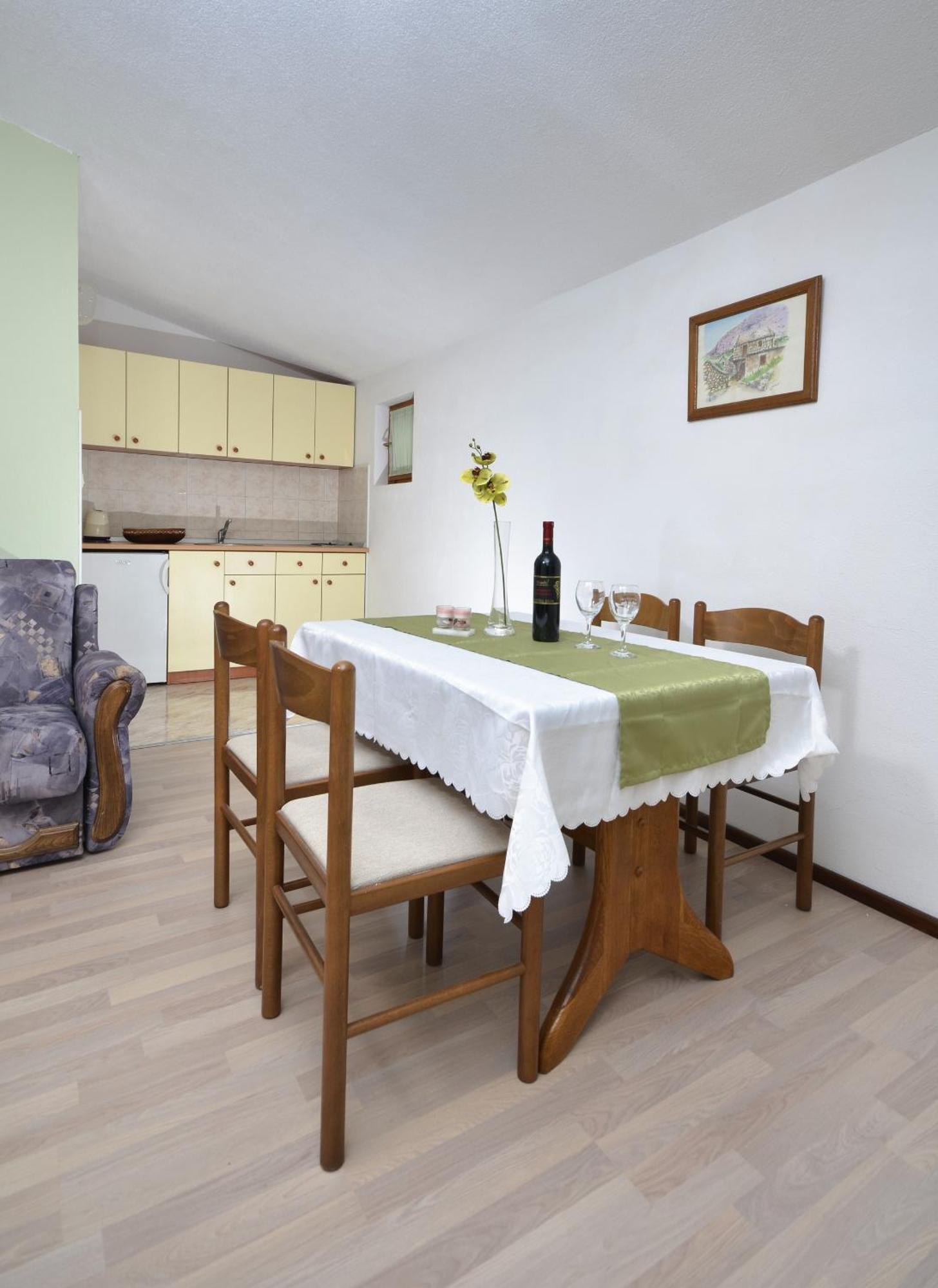 Family Friendly Apartments With A Swimming Pool Baska Voda, Makarska - 12442 Pokój zdjęcie